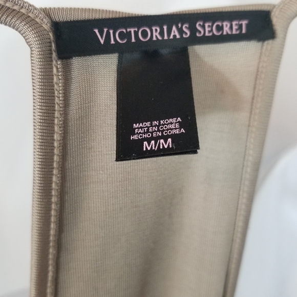 ♥️ 3/$25 Victoria Secret Top - Picture 6 of 7